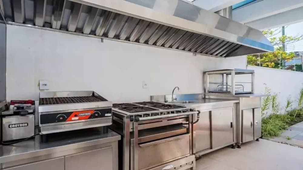 Фото Magnífica Mansão à 50m da praia de Barequeçaba para até 18 pessoas