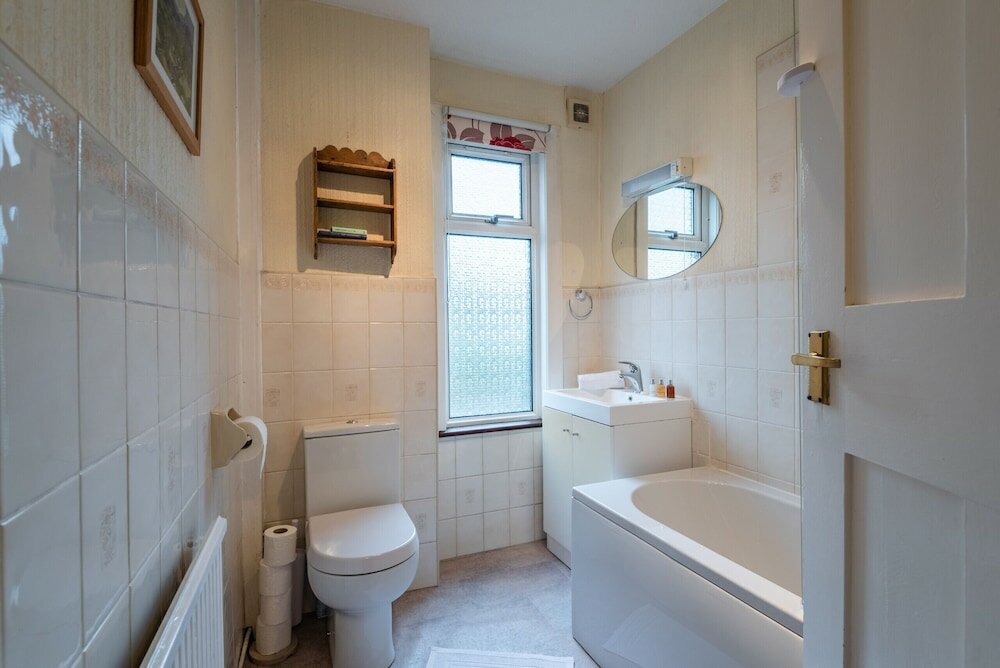 Фото Charming Victorian Family Home in Wimbledon