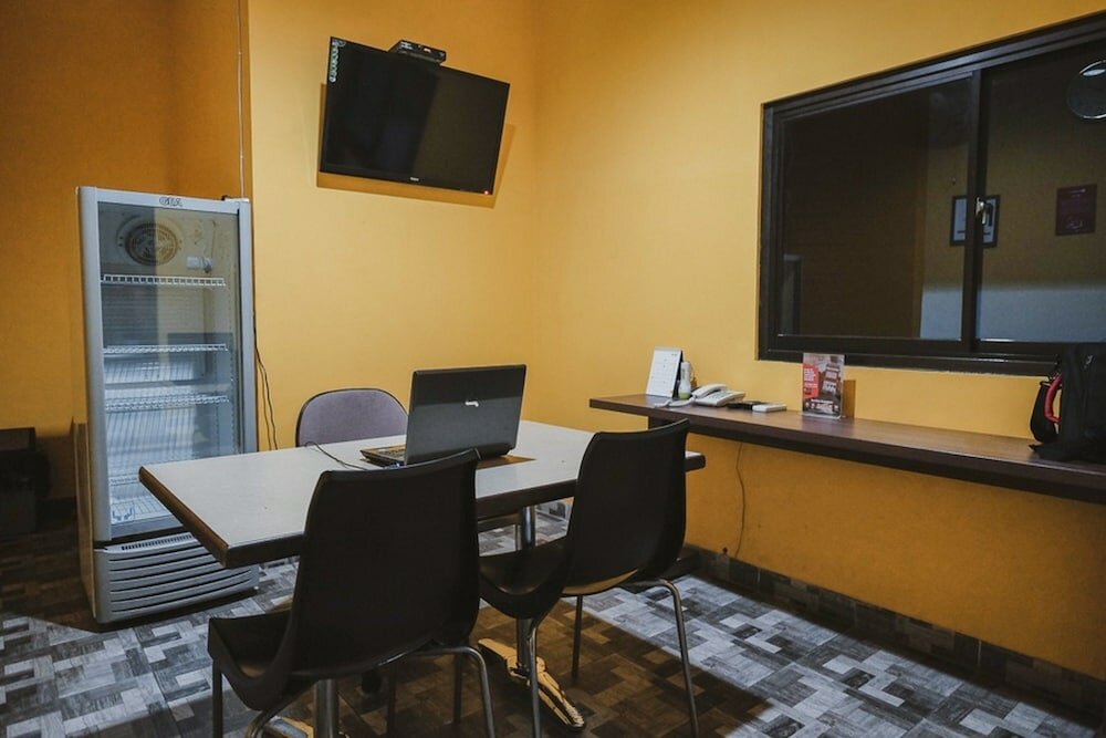 Фото RedDoorz near Rsud Koja