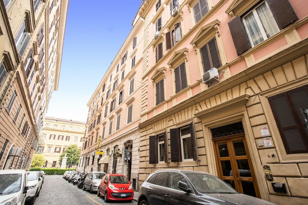 Фото отеля 1