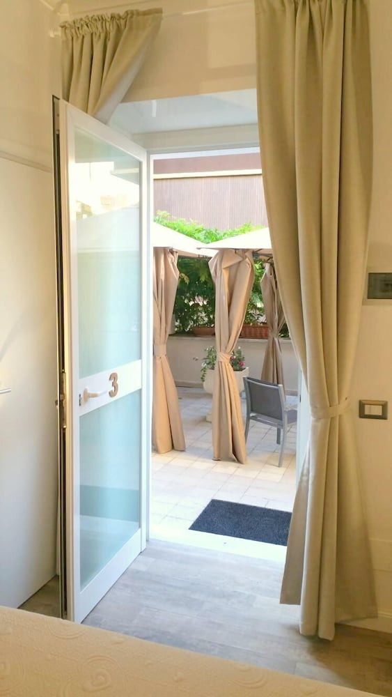 Фото Garden House - Luxury Guest House