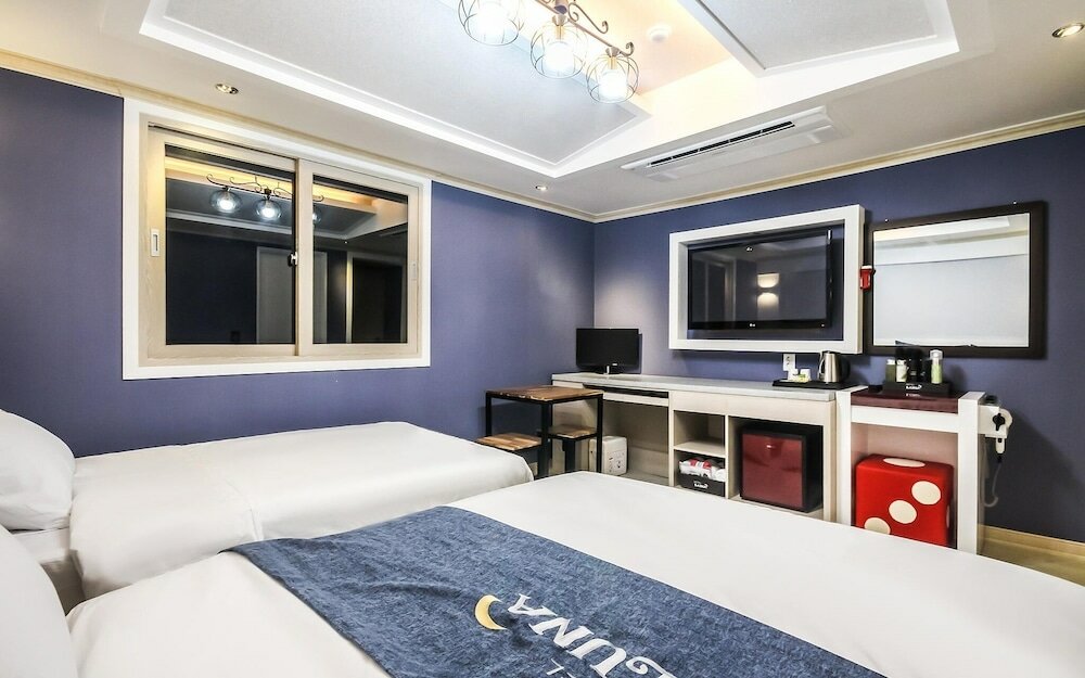 Фото Yeosu Luna Hotel