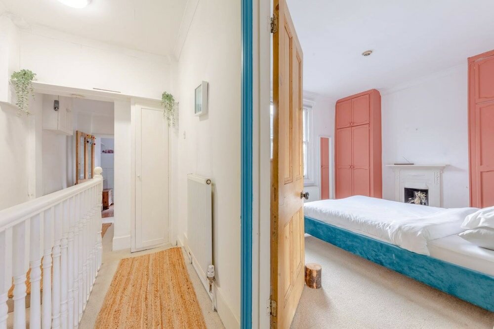 Фото Spacious and Serene 1 Bedroom Flat in Ravenscourt Park