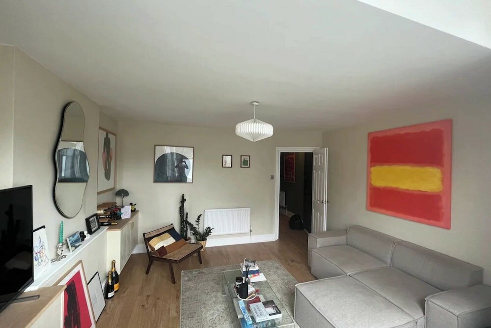Фото Characterful 1bd Flat w Private Gym - Brockley