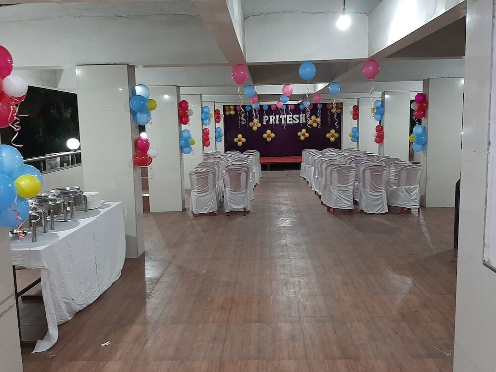 Фото Hotel Sumanchandra Suites