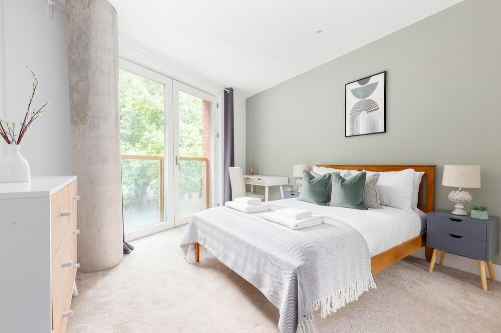 Фото The Islington Apartment