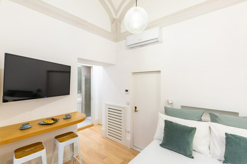 Фото Cozy Studio in Chiaia District by Wonderful Italy