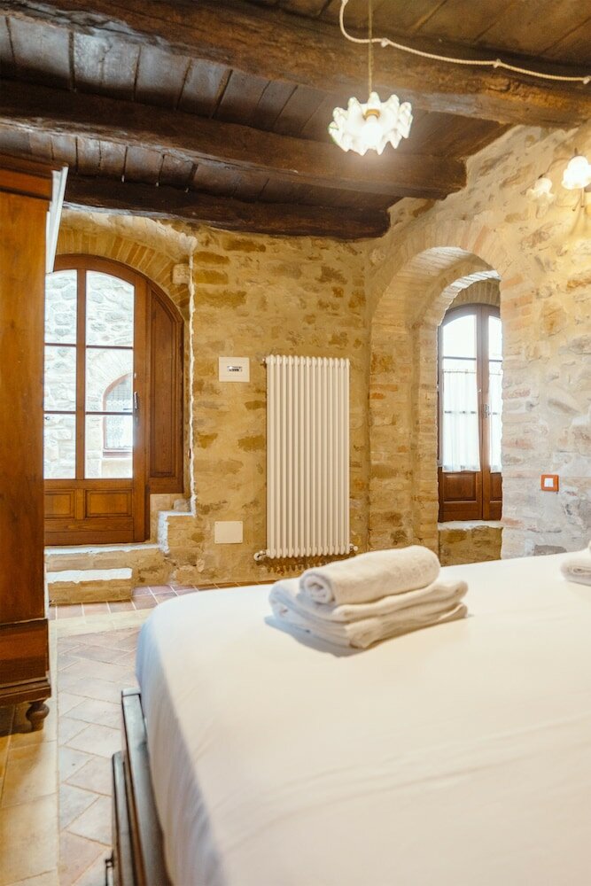 Фото Castello di Cisterna Umbria