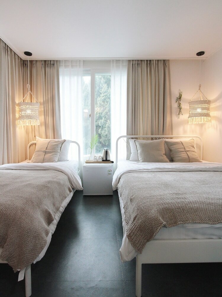 Фото Neat House Hongdae