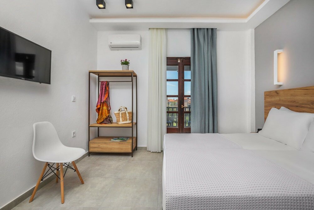 Фото Eleon Suites & Apartments