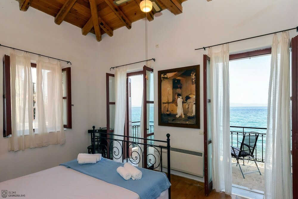 Фото Waveside Sanctuary - Luxurious Seastone Villa