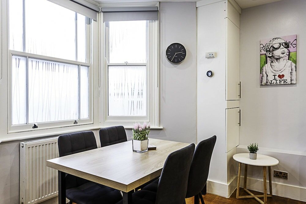 Фото Bright Clapham Apartment