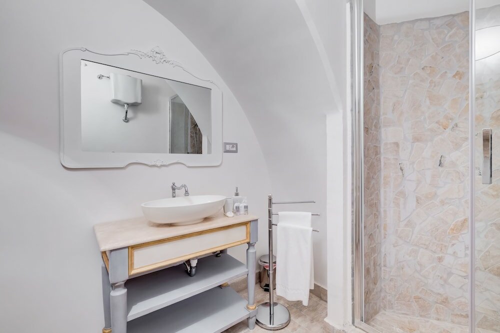 Фото Colonna Suite - Spanish Steps Suite & SPA