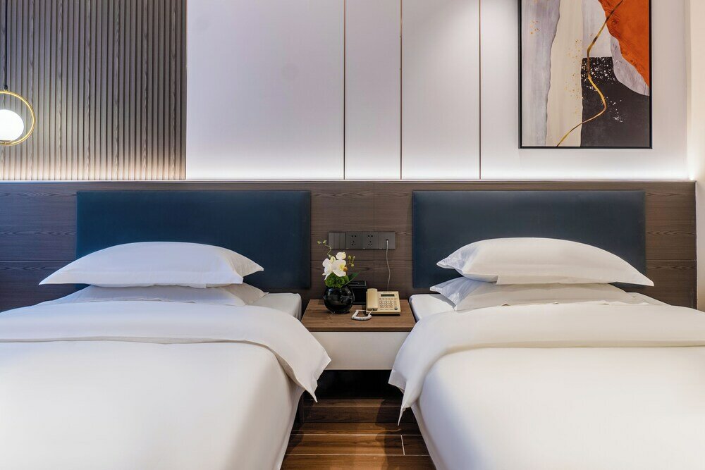 Фото Ruifeng Hotel Railway Station Store