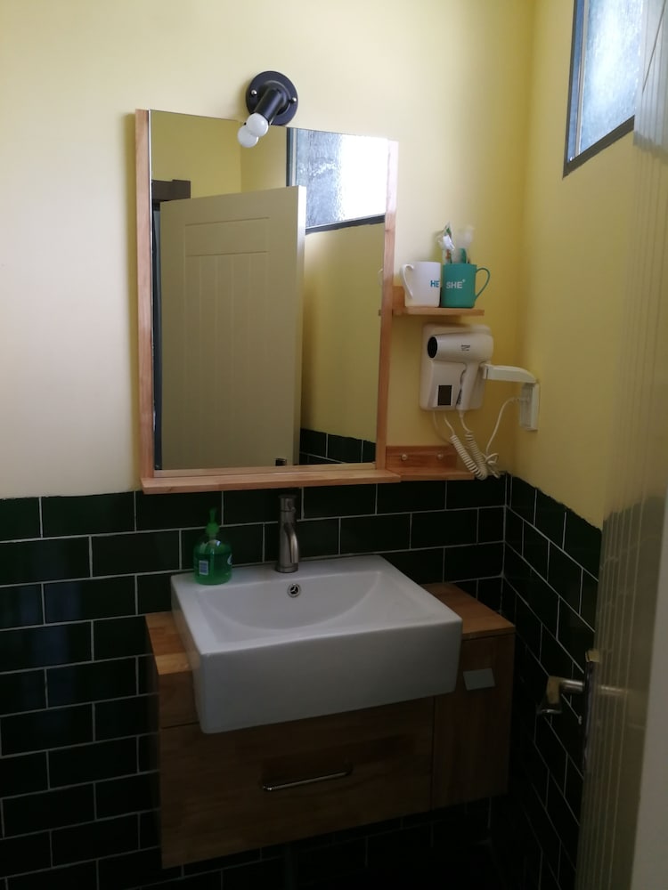 Фото J Trip Youth Hostel