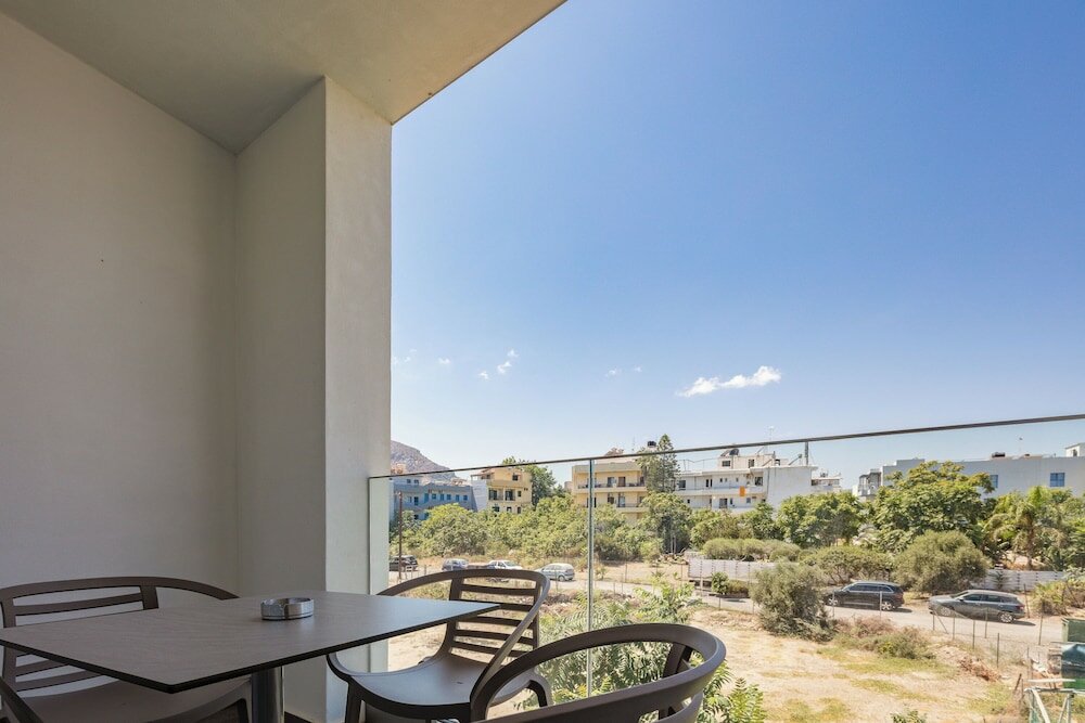 Фото Skipper Beachfront Suites