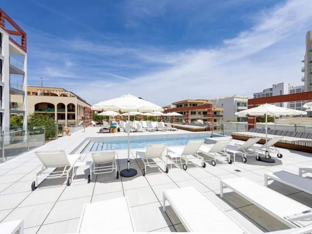 Фото Hotel Kyrat Amarac Suites