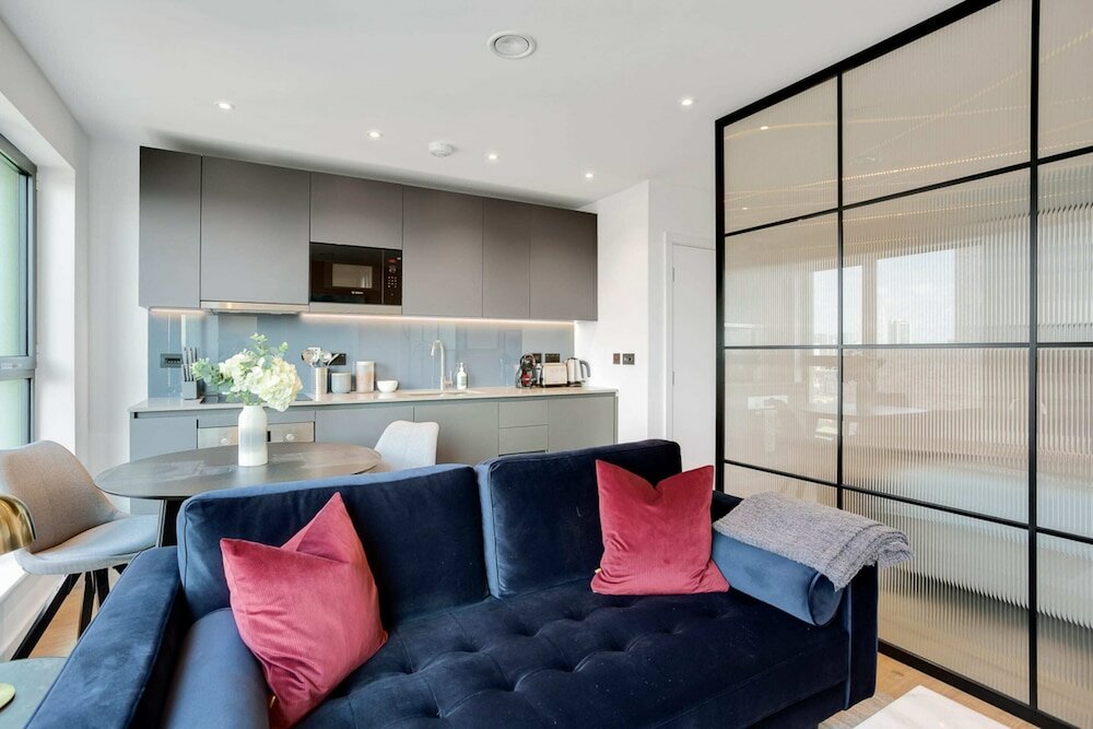 Фото Sleek and Stylish Studio Apartment