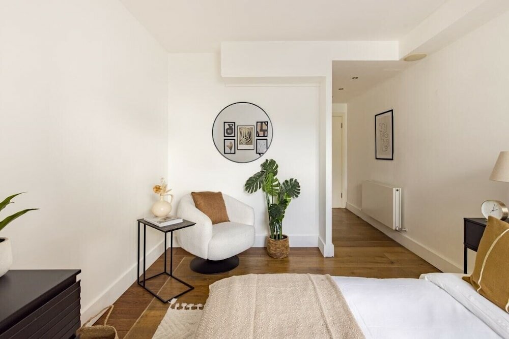 Фото The River Thames View - Stunning 2bdr Flat With Study Room + Balcony