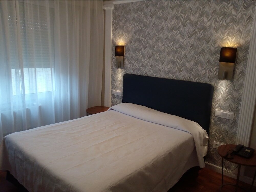 Фото Hotel Corona De Castilla Burgos