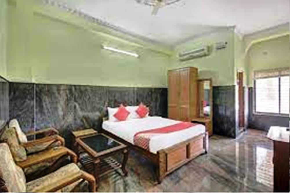 Фото Hotel Jyothi international