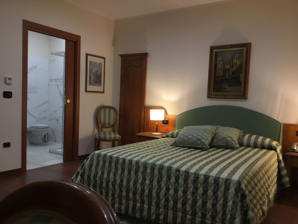 Фото Erania Rooms & Apartments