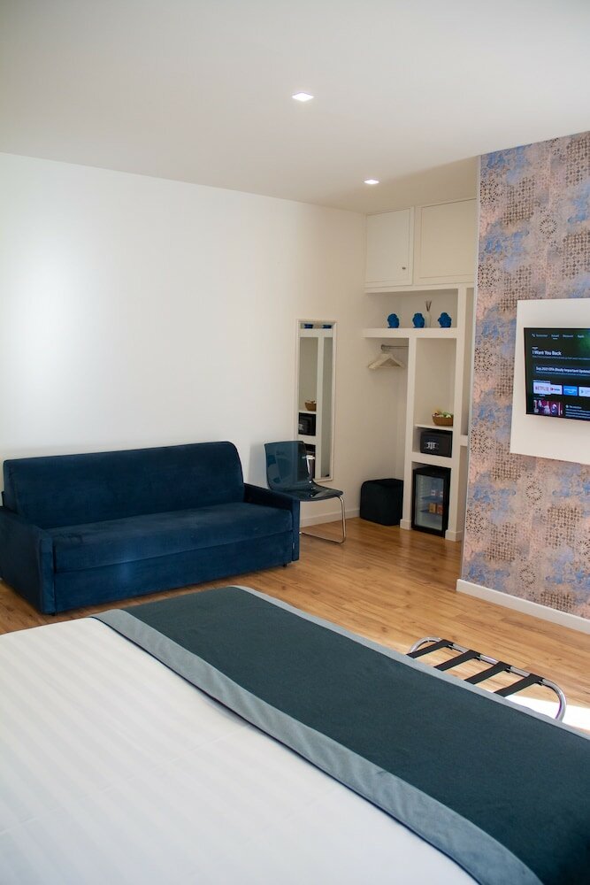 Фото Home at Rome Vatican Suites