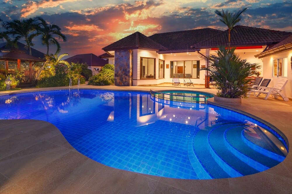 Фото Pattaya Hill, Near the City and Beach