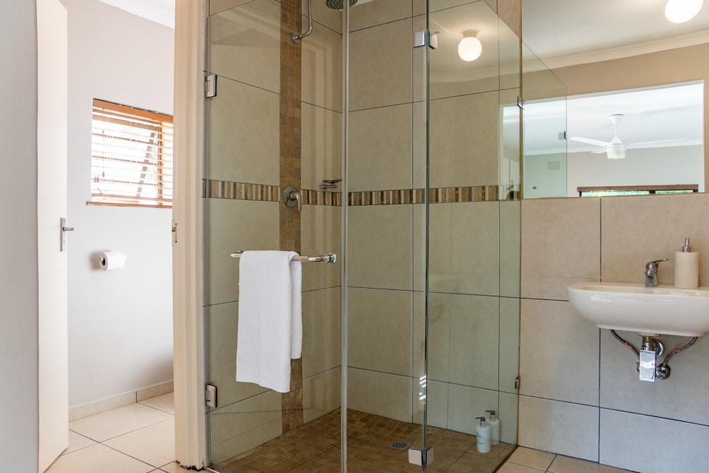 Фото Faraway Lodge B&b