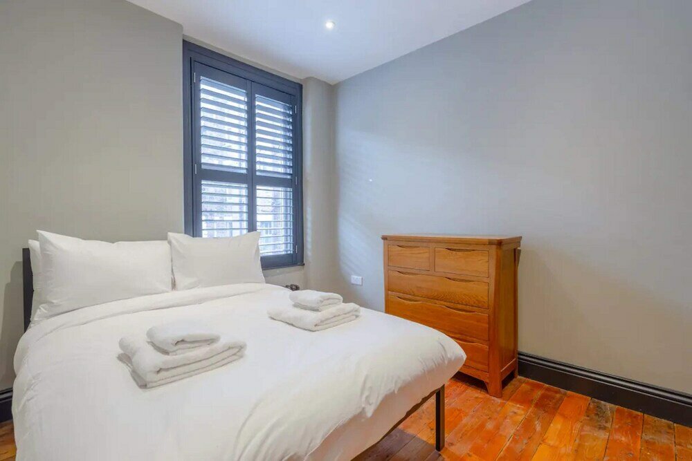 Фото Inviting 4bd With Private Patio - Bethnal Green