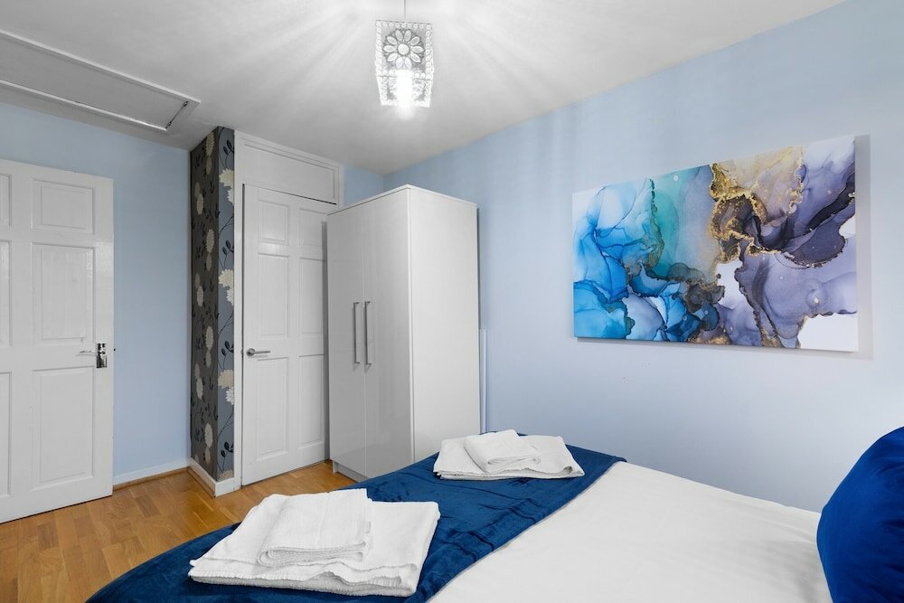 Фото Serviced 4 Bdrm 2 bath house Maidenhead