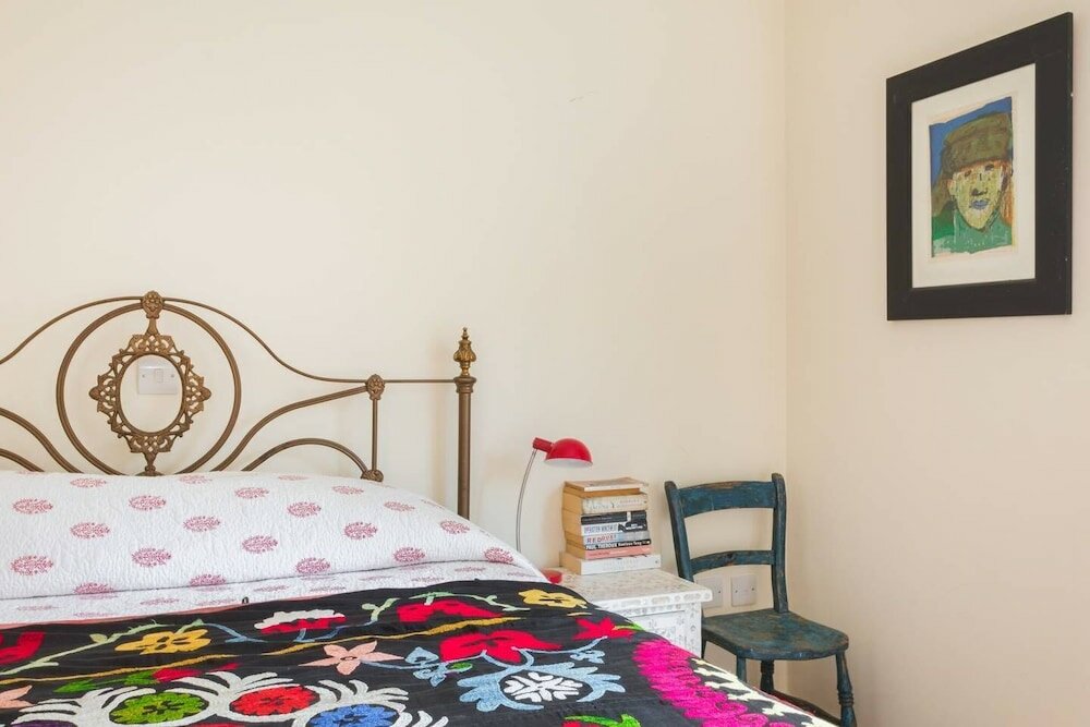 Фото Delightful Cottage for 2 set Within Pretty Garden