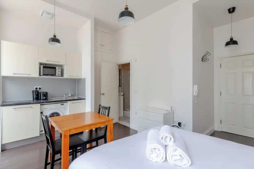 Фото Incredibly Located Studio Flat - Camden Town