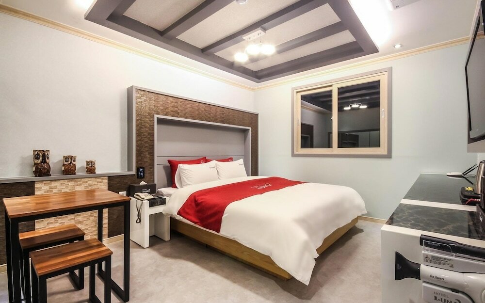 Фото Yeosu Luna Hotel