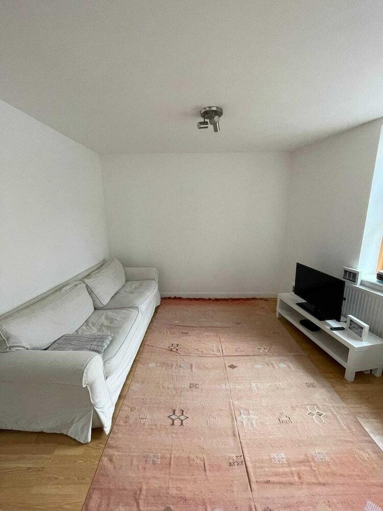 Фото Perfectly Located 1bd Flat by the Canal - Hackney