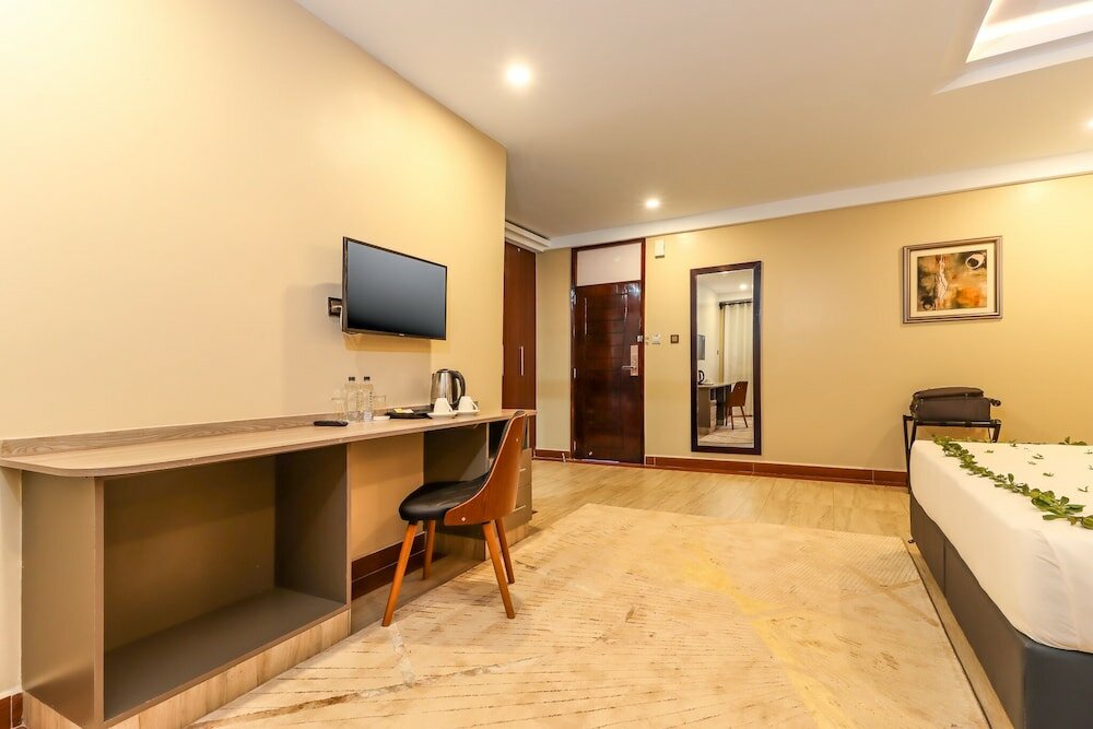 Фото Dallas Premiere Hotel