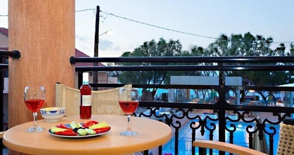 Фото Alkionides Seaside Apartments