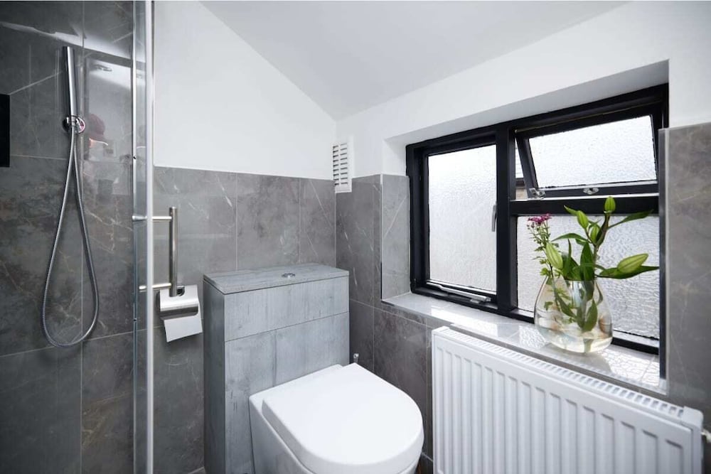 Фото The Battersea Crib - Dazzling 3bdr Flat With Garden