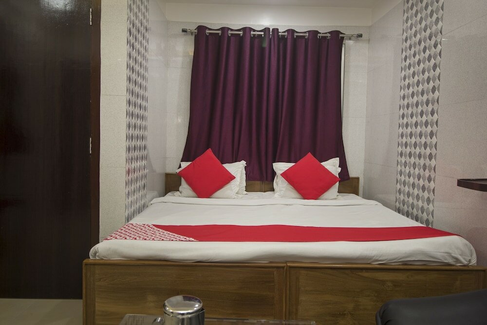 Фото Oyo 27907 Greater Kailash The Palace