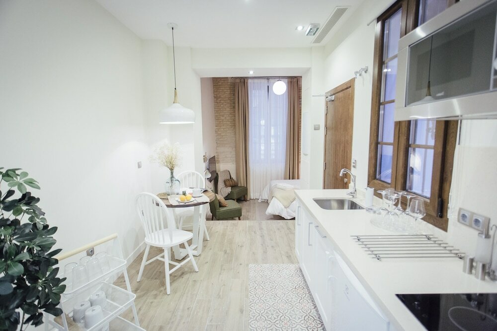 Фото Stay Komodo Byron Suites