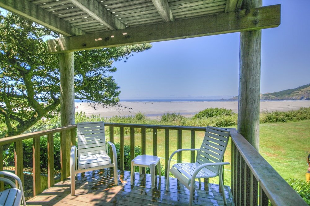 Фото Little Creek Cove Beachfront Resort