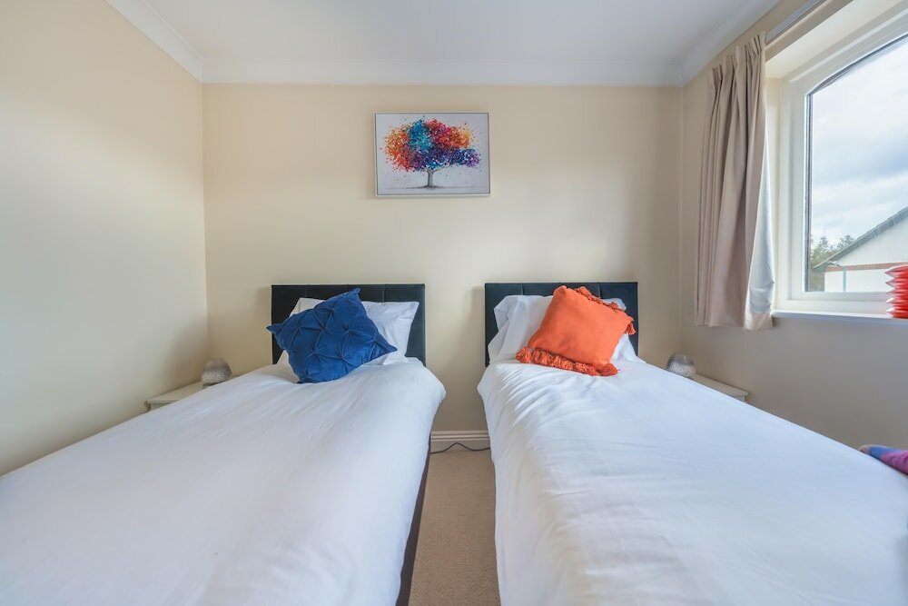 Фото Pierocks Wickets Luxury Entire House, Free Parking and Wi-fi in Maidenhead