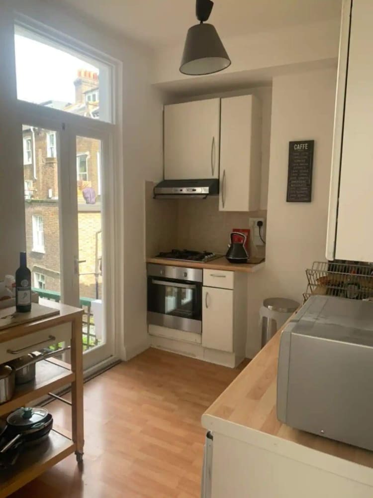 Фото Welcoming 2bd Flat With Balcony - Maida Vale