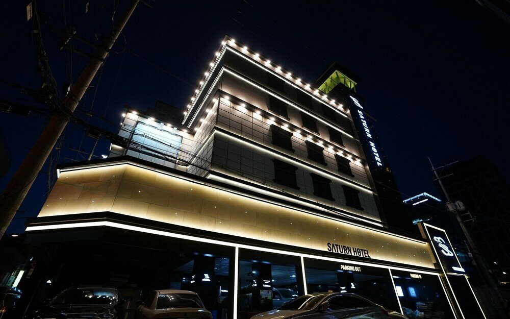 Фото Saturn Hotel