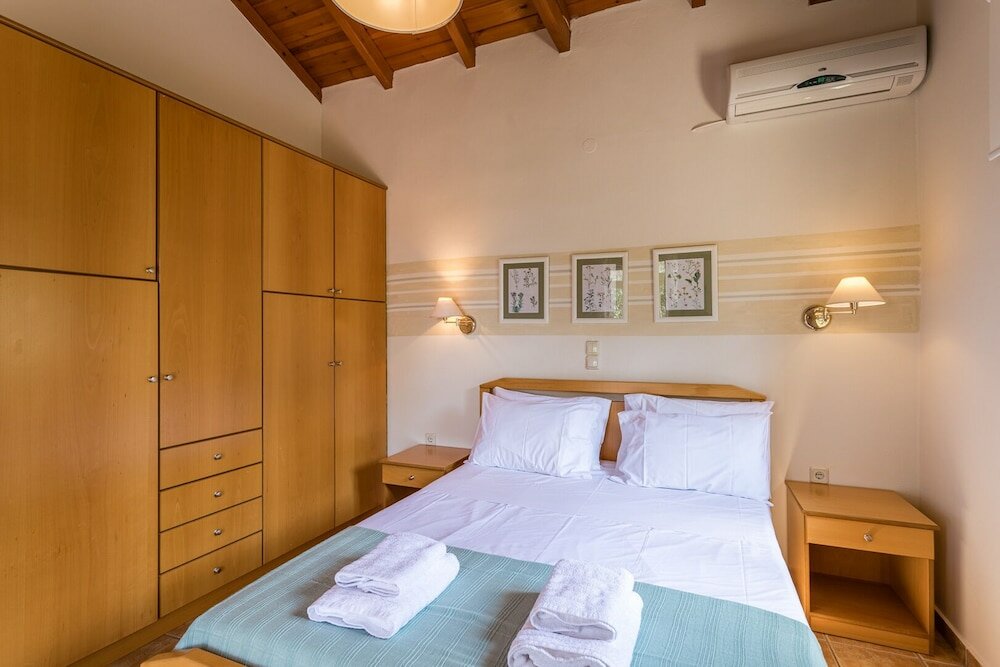 Фото Lithos Stoupa Villas