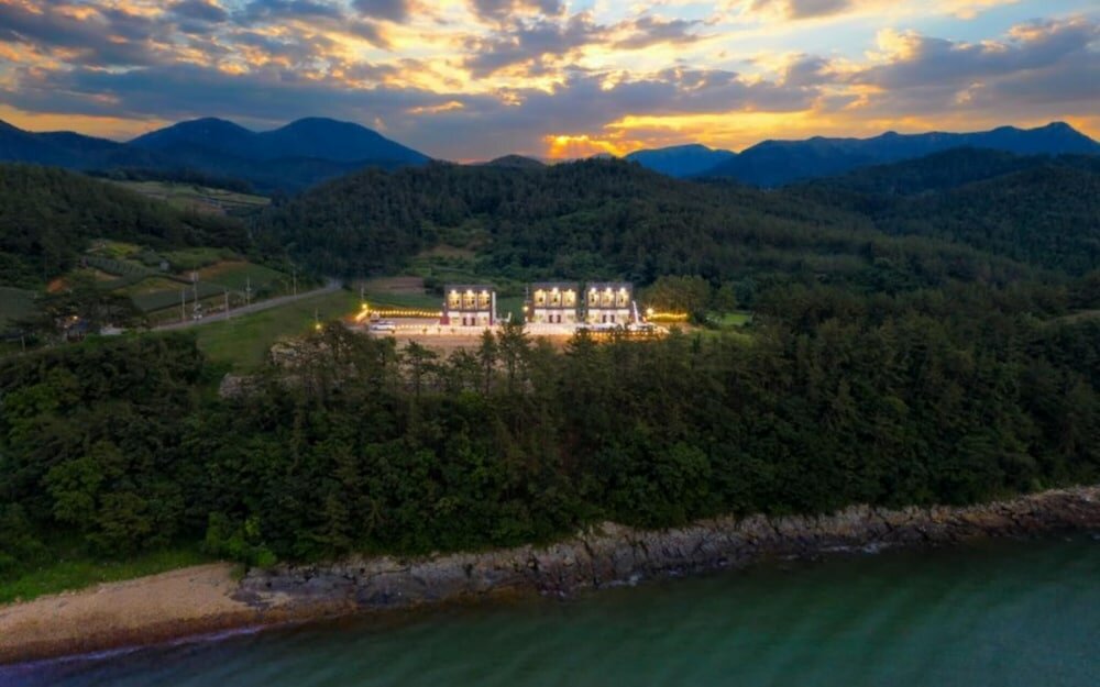 Фото Yeosu Beach Castle Pension