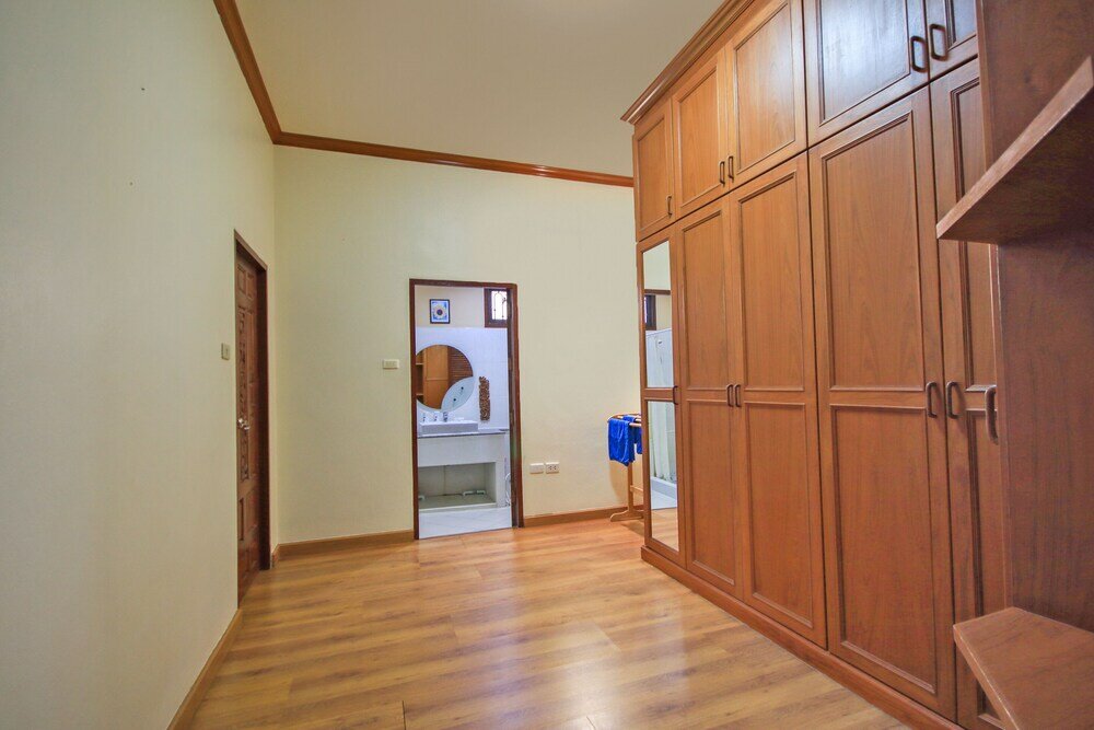 Фото Oyo 1117 Phuket Airport Suites