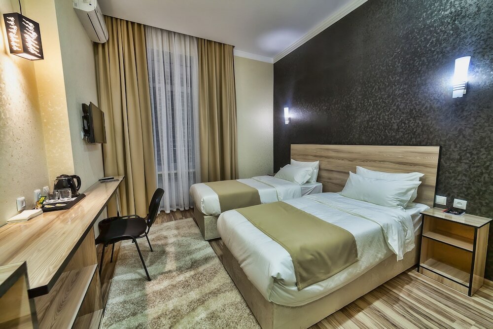 Фото отеля 2