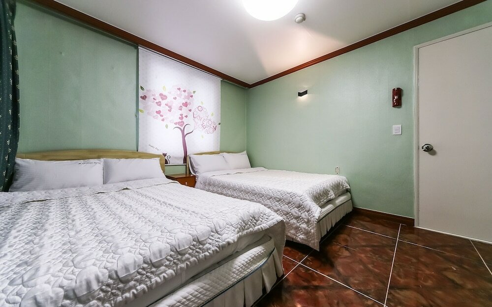 Фото Pohang Yeongildae Day Stay