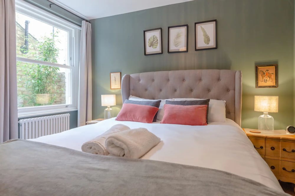 Фото Stylish 1 Bedroom Flat in Fulham With Patio